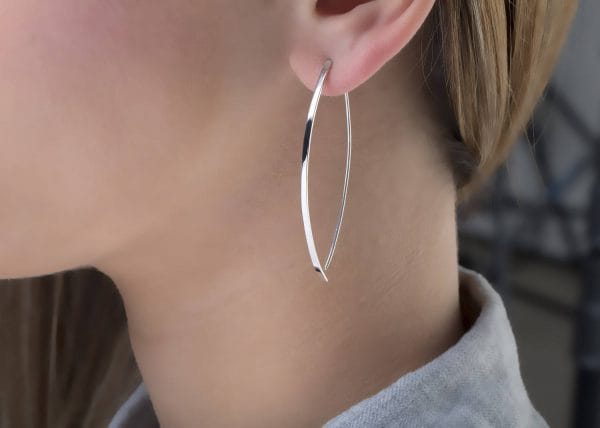 Long hoop gold earrings - Image 2