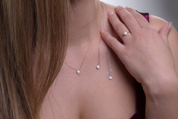 Tiny diamond disk gold necklace - Image 4