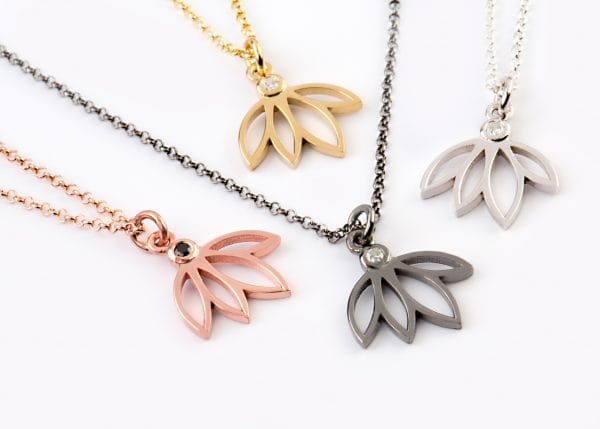 XRI_1921 Lotus diamond gold necklace - Image 1