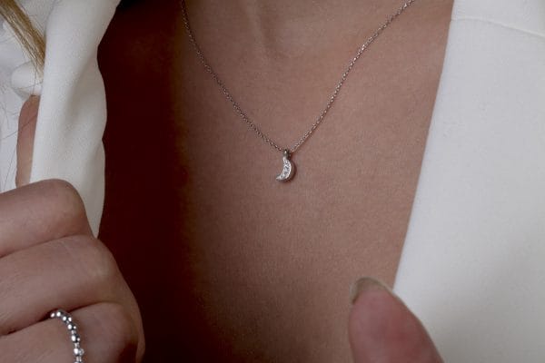 Small diamond moon gold necklace - Image 4