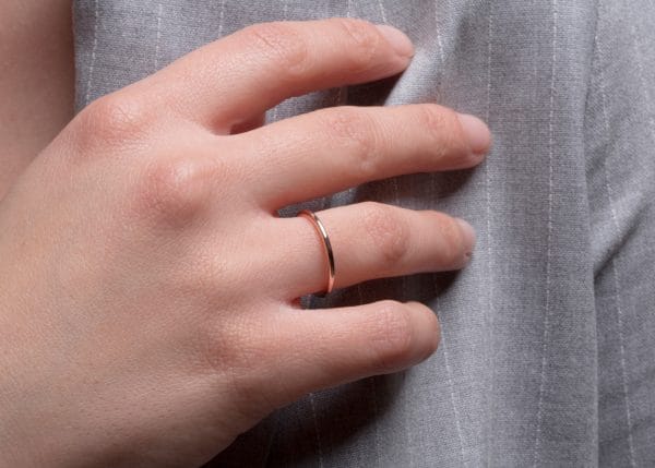 Thin solid gold band 1.25mm - Image 4