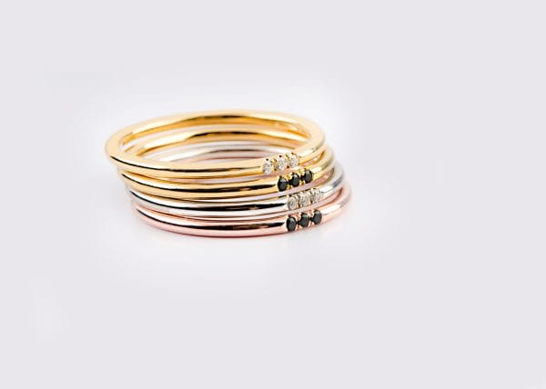 XRI_1982 Τhin three diamond gold ring, 1.25mm - Image 1