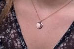 Engraved disc necklace in solid gold - Image 2