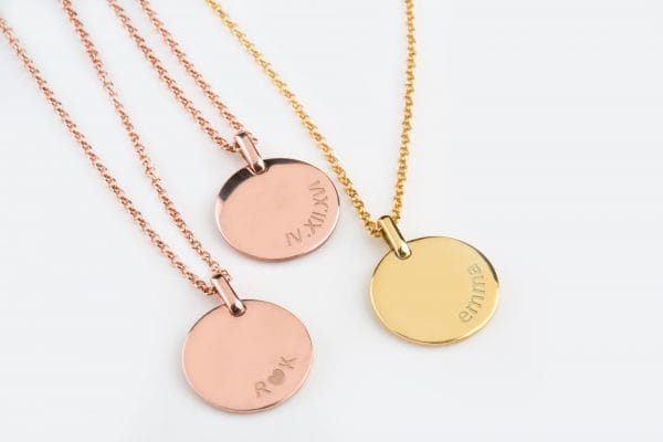 XRI_2451 Engraved disc necklace in solid gold - Image 1