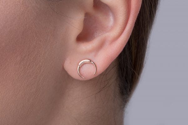 Double horn moon stud earrings - Image 4