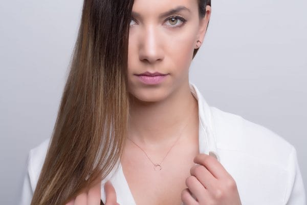 XRI_2647 Tiny plain double horn necklace 10X9mm - Image 3