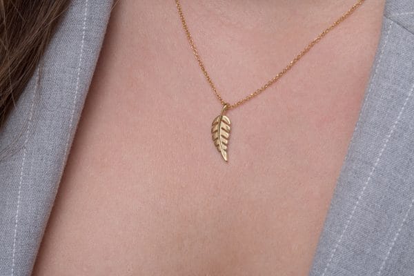 XRI_2789 Plain feather gold necklace - Image 5