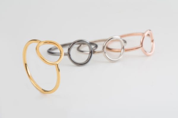 Circle minimalist ring in solid gold - Image 8