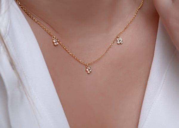 Three flower diamond gold necklace - Image 5