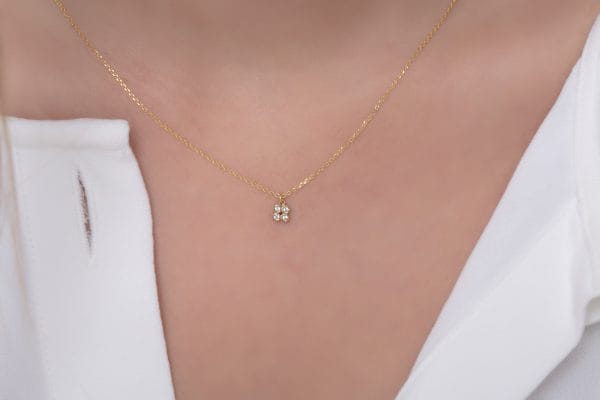 Diamond flower necklace 4 diamonds - Image 3