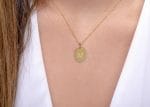 Oval initial gold disk necklace - Image 3