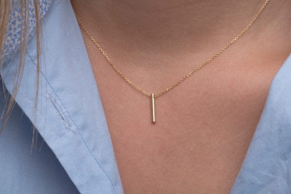 Cylindrical gold bar necklace - Image 5