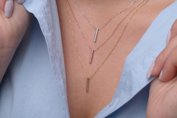 Cylindrical gold bar necklace - Image 2