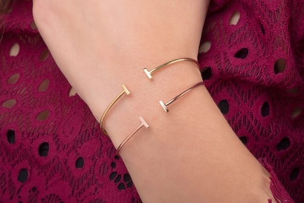 XRI_6299 Thin T chain gold bracelet - Image 5