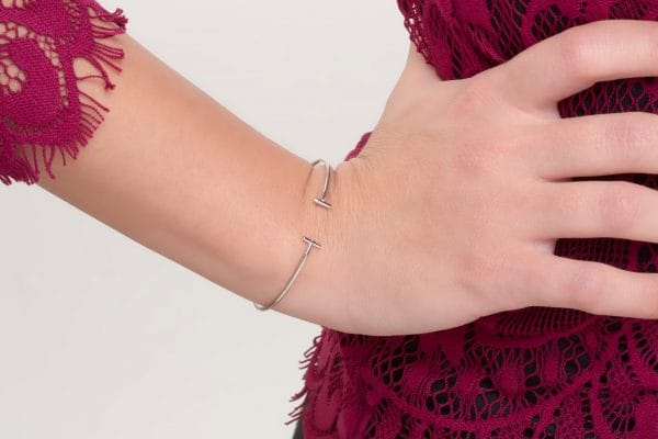 XRI_6300 Thin T chain gold bracelet - Image 2