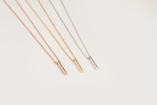 Cylindrical gold bar necklace - Image 9