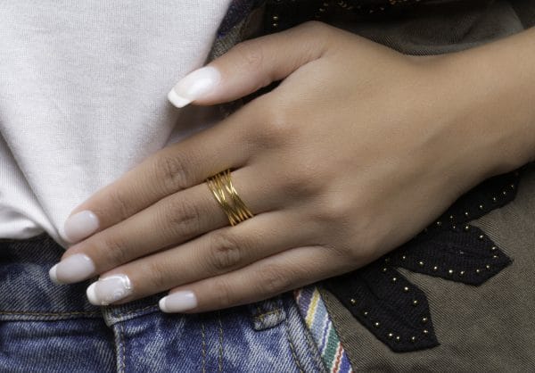Large gold wire ring - Image 1