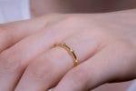 Five spare diamonds gold ring - Image 4