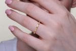 Five spare diamonds gold ring - Image 5