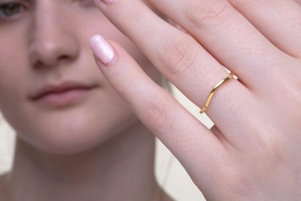 Wavy ring in solid gold - Image 8