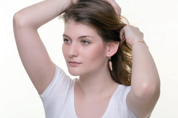 ANV_6955 Feather single gold earring - Image 2