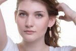 Feather single gold earring - Image 6