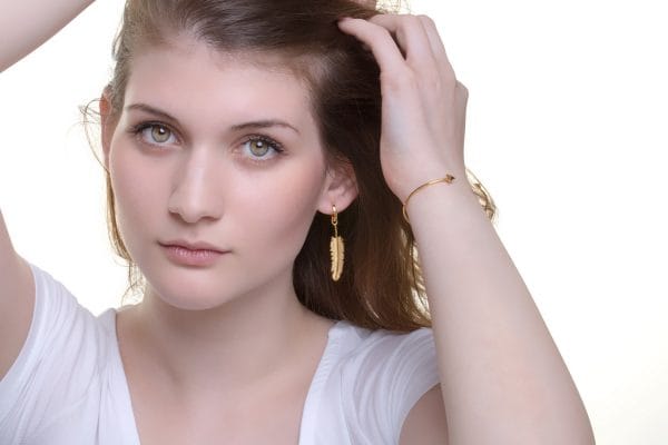ANV_6964 Feather single gold earring - Image 7