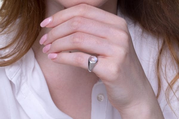 IMGL2197 Moonstone cabochon gold ring - Image 4