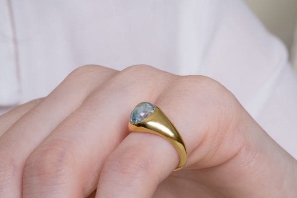 IMGL2206 Aquamarine cabochon gold ring - Image 2