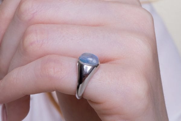 IMGL2208 Moonstone cabochon gold ring - Image 5
