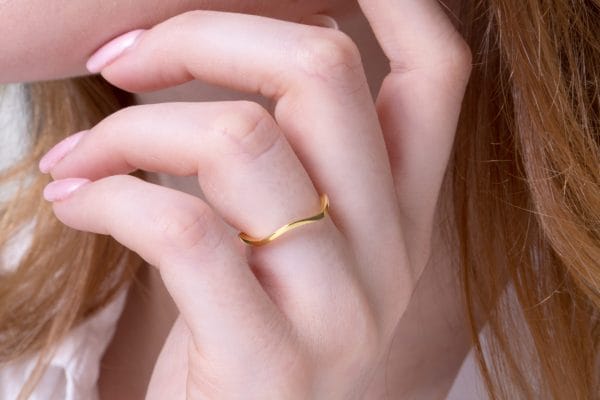 Wavy ring in solid gold - Image 9
