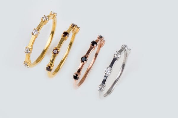 XRI_0858 Five spare diamonds gold ring - Image 10