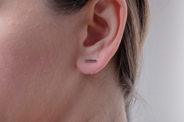 Bar hook gold earrings - Image 4