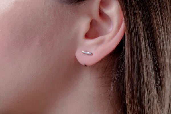 Bar hook gold earrings - Image 5