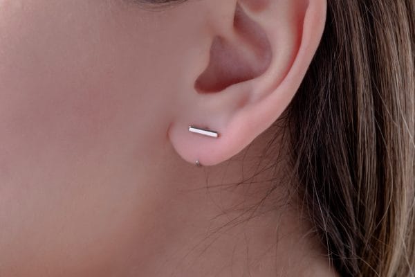 Bar hook gold earrings - Image 6