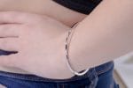Twisted open gold bangle - Image 2