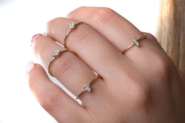 Tiny bar diamond gold ring - Image 5