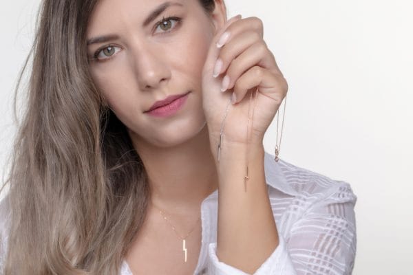 Thin bolt lightning necklace in solid gold - Image 3