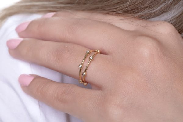 Six tiny bezel diamond ring - Image 1