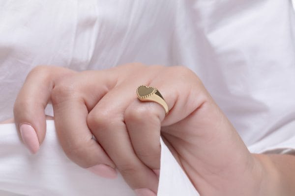 IMG_3913 Dotted heart signet ring, RN378 - Image 1