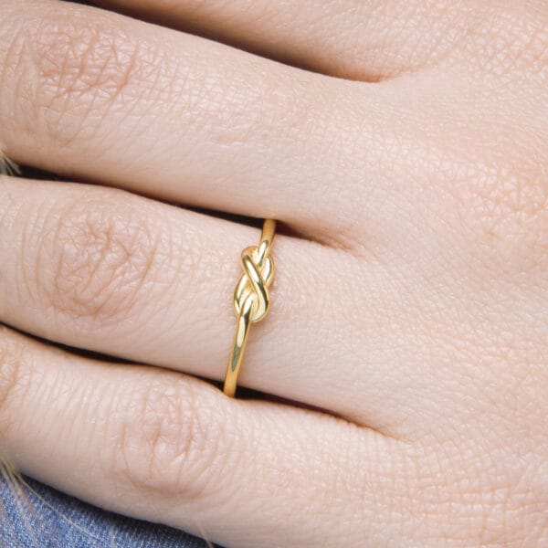 210 1 Dainty Knot ring in solid gold, RN210 - Image 1