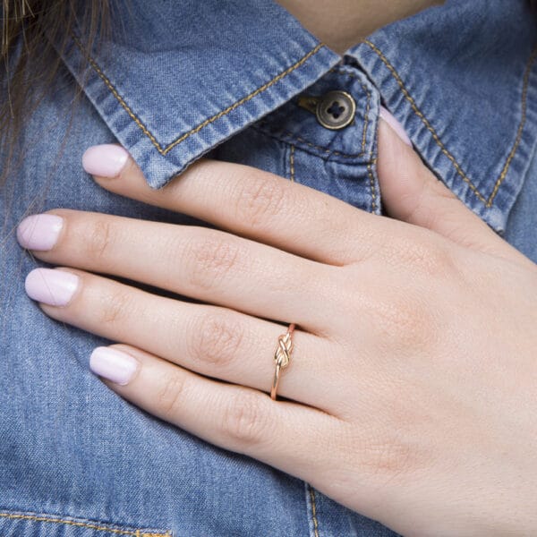 Dainty Knot ring in solid gold, RN210 - Image 6