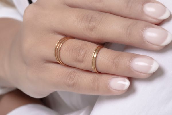 Ultra thin hammered gold ring - Image 4
