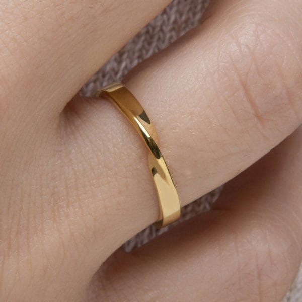 Gold mobius ring 2.4mm, RN100 - Image 1