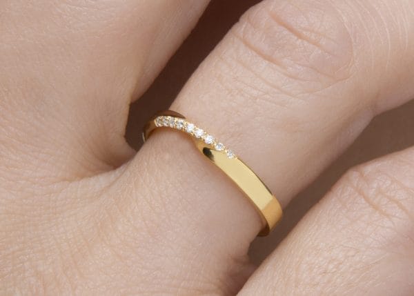 9 Diamond mobius ring 2.4mm, RN100 - Image 1