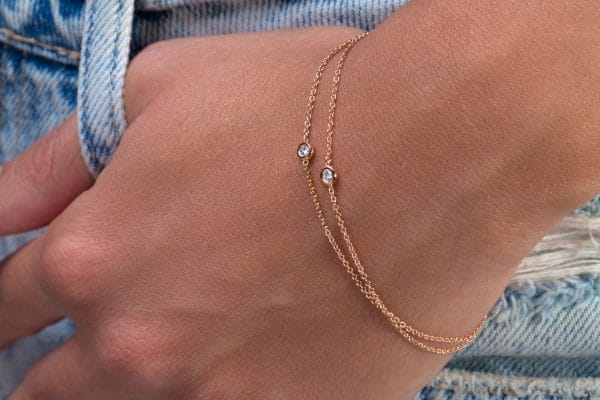 Dainty Diamond bracelet in solid gold - Image 1