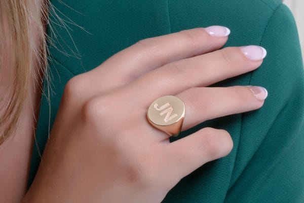 XRI_3703 Large gold signet ring - Image 1