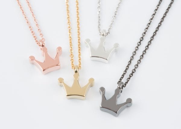 XRI_4682 Dainty Crown necklace in solid gold - Image 1