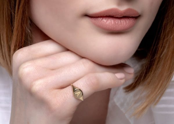 il_794xN.1949073570_a62w Dainty round signet ring, RN368 - Image 1