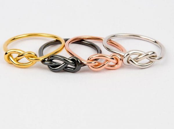 Small knot ring in solid gold, RN235 - Image 2